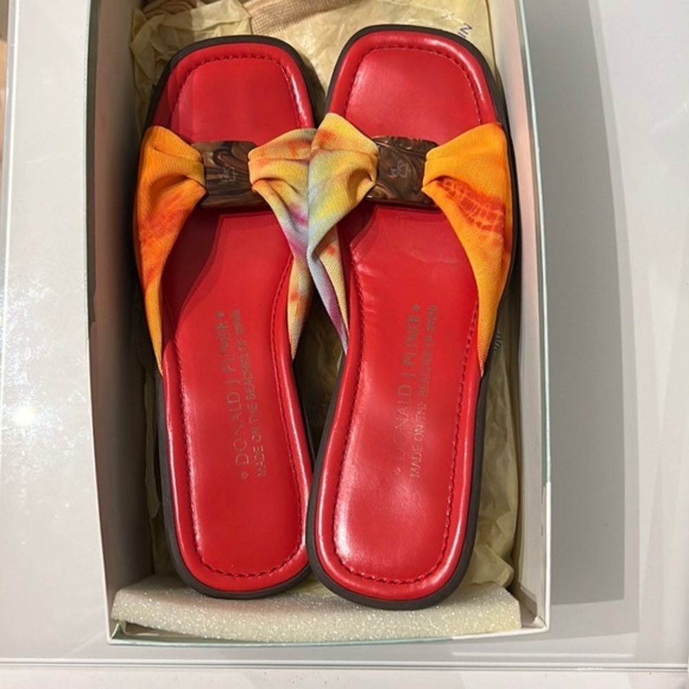Donald J Pliner Capris